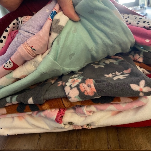 Bundle of 13 size 9 months girls pajamas/sleepers - Picture 9 of 9